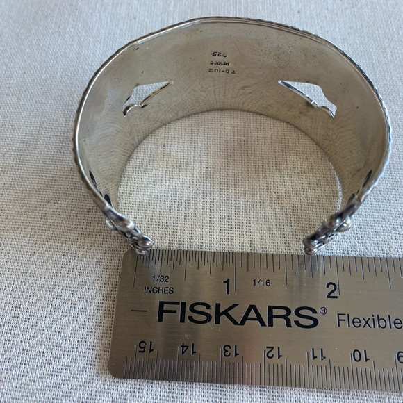 🦩🎄🥰 Host Pick 🥰🎄🦩 Silver & Carnelian Cuff Bracelet - Picture 10 of 14